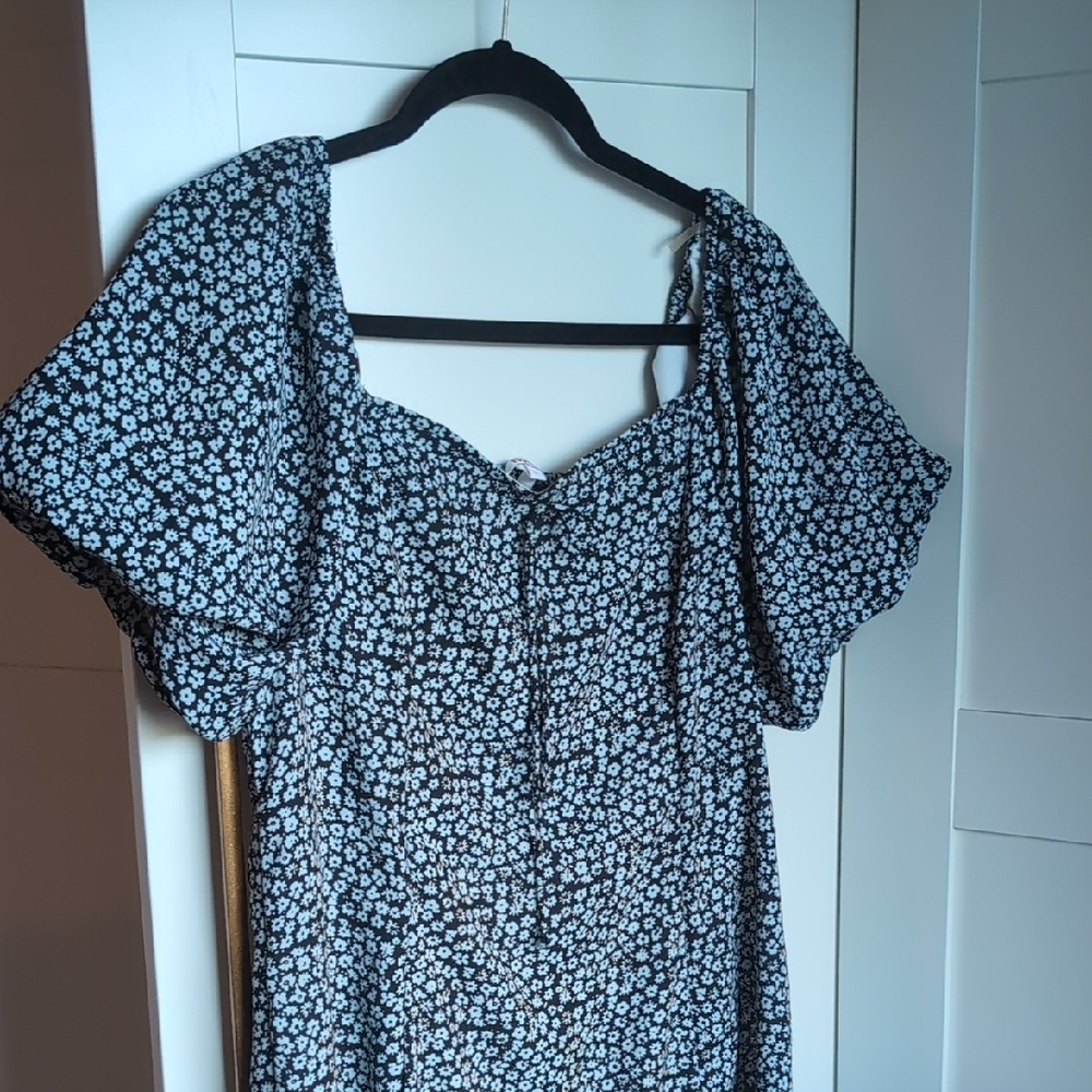 Elegant Black and White Floral Mini Dress